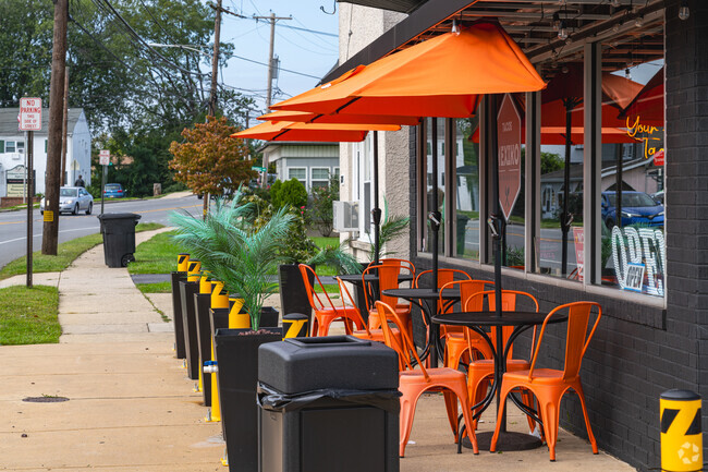 You can find eateries that offer outdoor seating just north of Trainer.