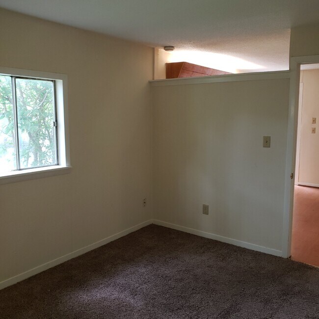 519 Ferguson St unit 5, Taylor, TX 76574 - photo 6