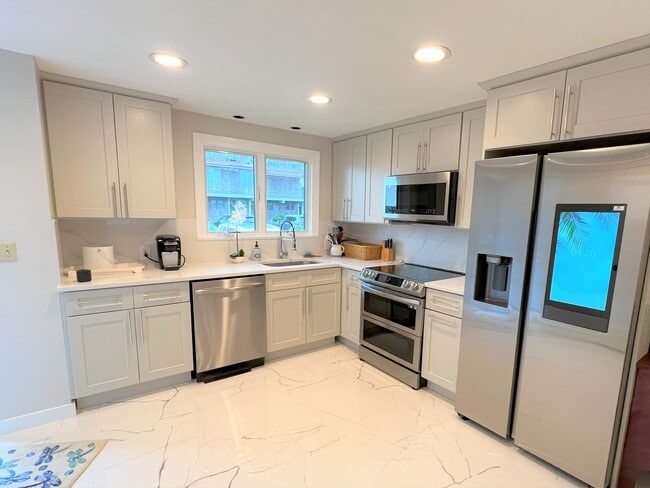 500 Ocean St, Hyannis, MA 02601 - photo 2