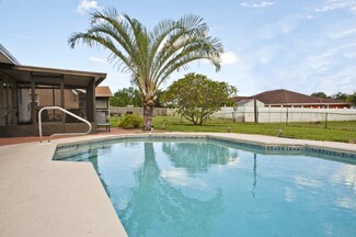 458 SE Doat St, Port Saint Lucie, FL 34983