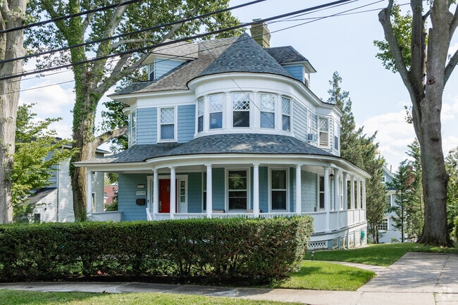 Queen Anne styles homes are available in Douglas Manor.