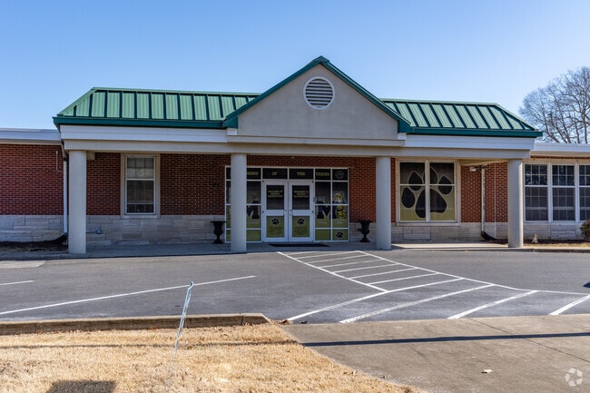 Murray Elementary School offers education to students in grades K - 3.