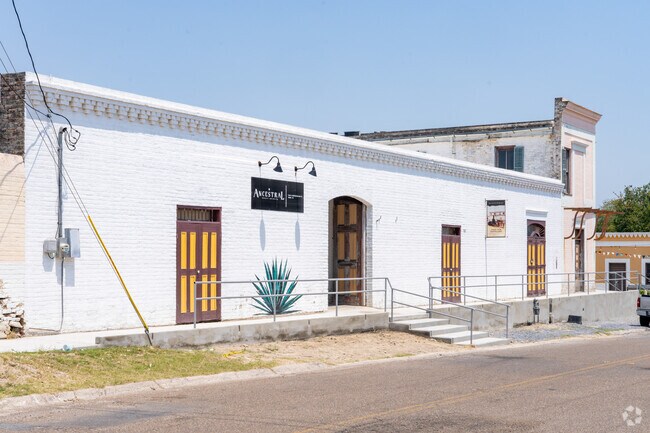 Fine dining options can be found in the downtown Roma area.