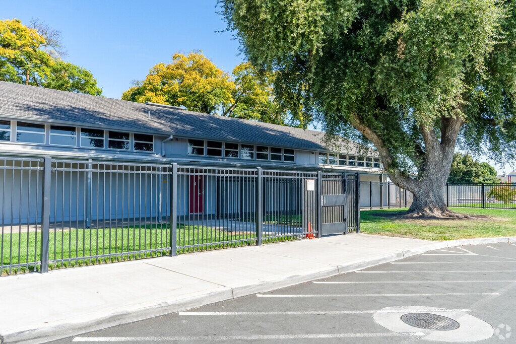 Live Oak Elementary School serves students in the Northeast San Joaquin County community.