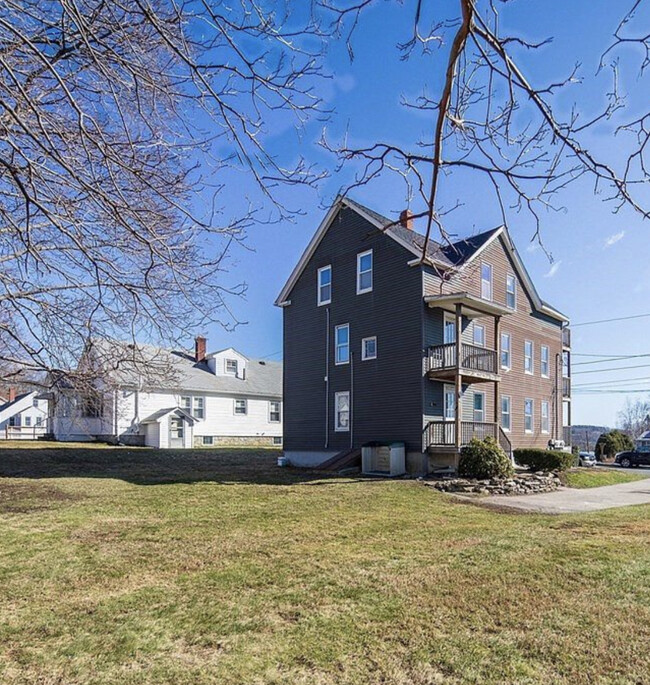 23 Everett Ave Unit 2, Webster, MA 01570