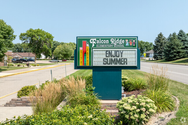 Falcon Ridge Elementary School has an enrollment of about 554 students.