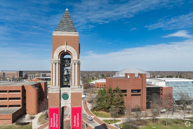 Students in Cowing Park appreciate the proximity to Ball State University.