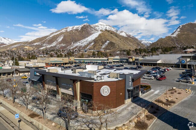 For weekend outings enjoy eggs benedict and coffee at Beaumont Bakery and Café in Mount Olympus.