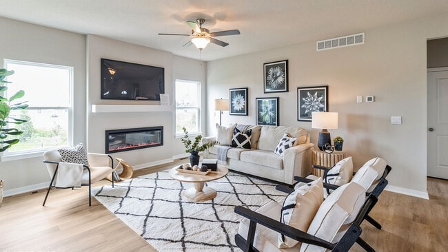 809 2nd St NE, Altoona, IA 50009 - photo 2