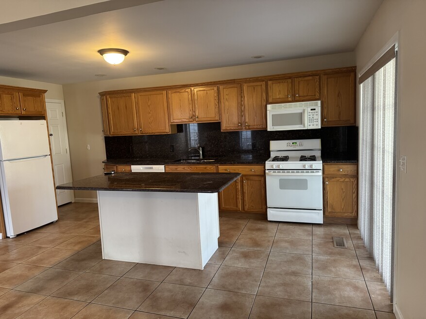 566 Green St, Duryea, PA 18642 - photo 1