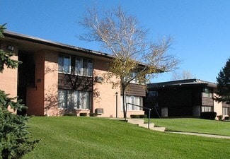6610 W Barnard Ave, Greenfield, WI 53220