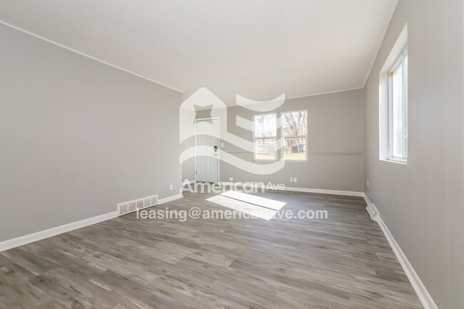 4523 Curtis Ave, Omaha, NE 68104 - photo 5