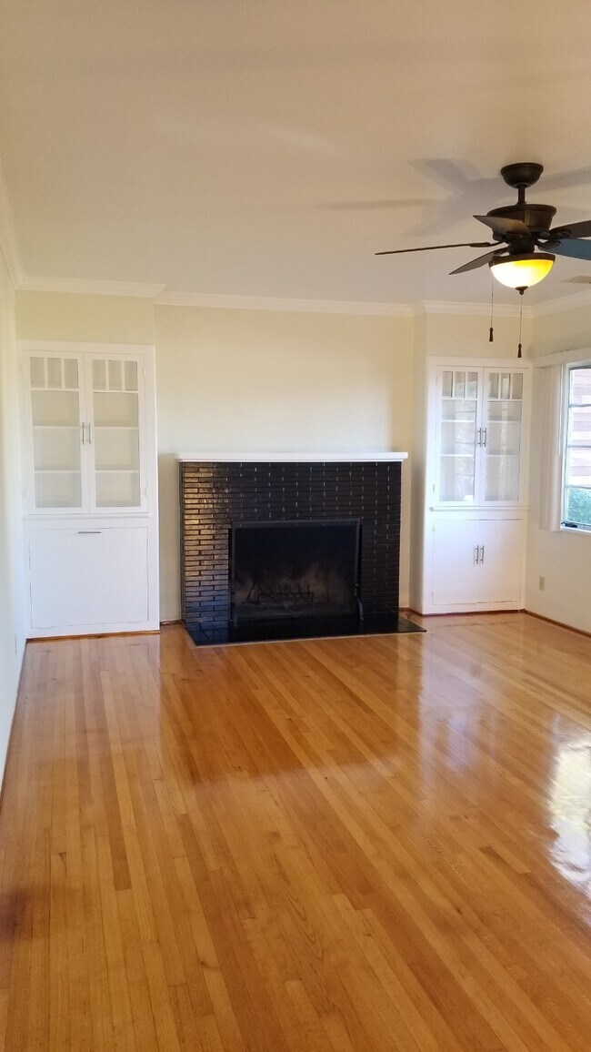 3915 Big Oak Dr, Studio City, CA 91604