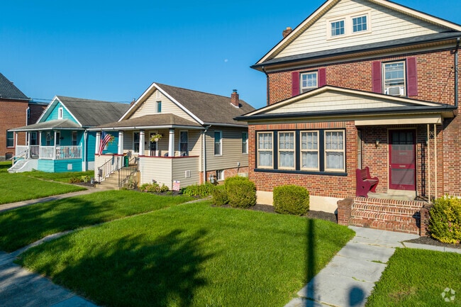 Single family homes are found throughout Columbia.