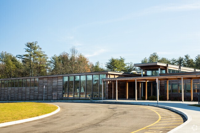 Mansfield Elementary School provides education in the neighborhood of 
Mansfield.