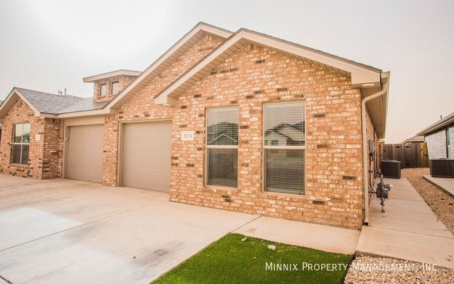 2117 N Jayton Ave unit B, Lubbock, TX 79403 - photo 1