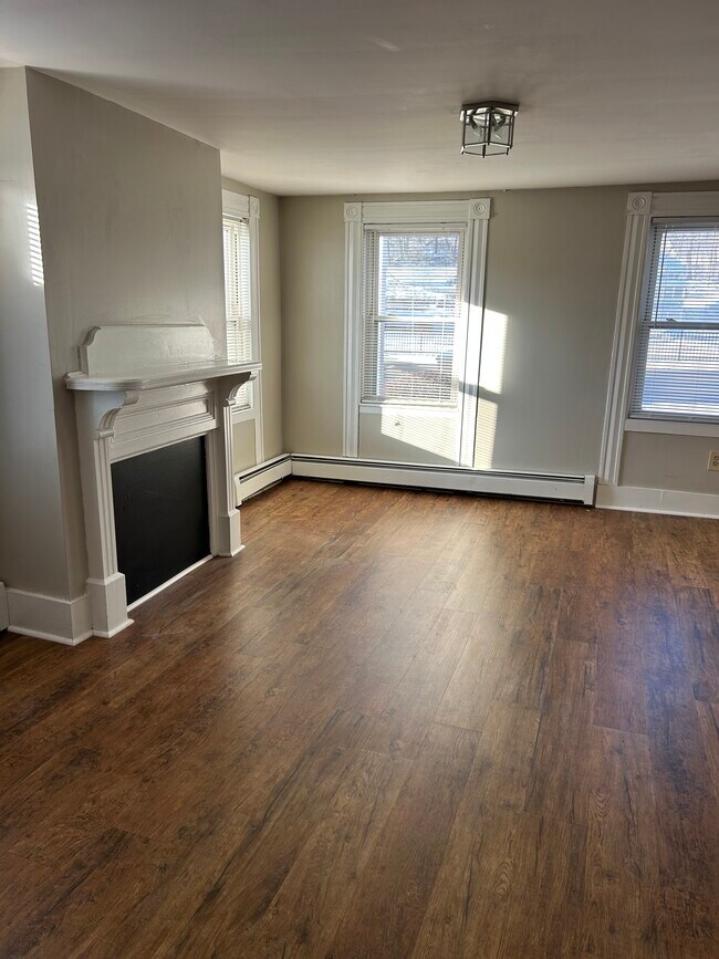 156 Worcester St unit 1, North Grafton, MA 01536 - photo 6