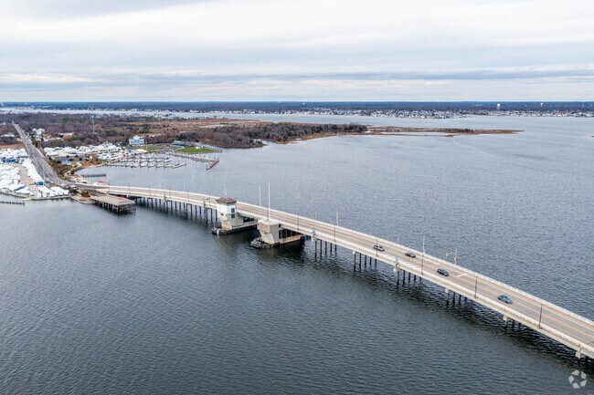 Mantoloking Bridge connects Mantoloking, NJ to the main land.