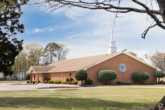 Christ Gospel Church is one of several churches close to the Lake Christopher community. ​