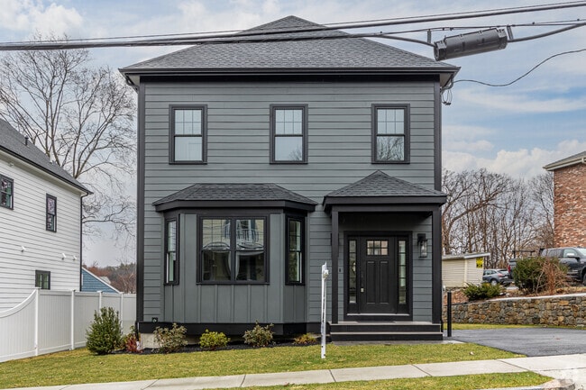 Homes in Warrendale include colonial style homes.