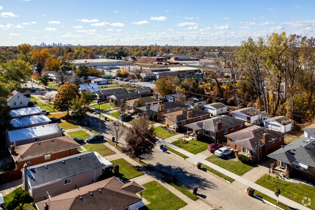 Connor Creek is known for being a quiet, tight knit neighborhood located minutes from downtown.