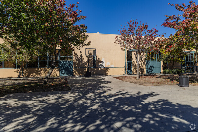 Elevate learning at High Tech High North County School.