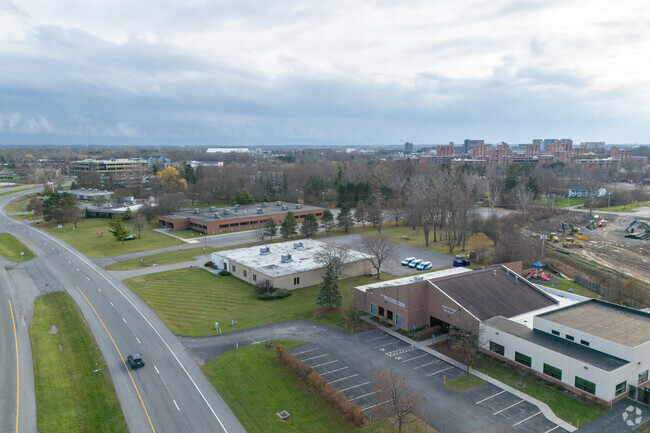 In 1994 Jewish Community Day School in Getzville has 12 students.