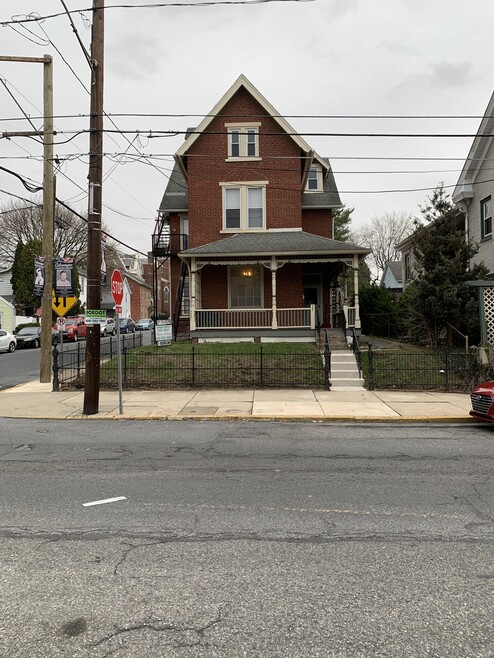 37 Front St unit 2nd fl, Catasauqua, PA 18032 - photo 1