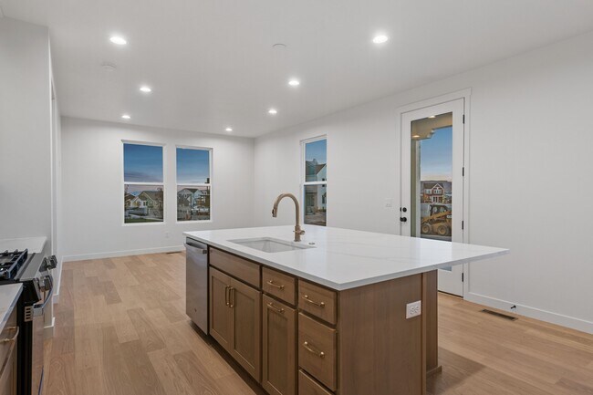 6988 W Lake Ave, South Jordan, UT 84009 - photo 6