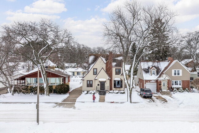Mid-century modern, cottage, and craftsman are all home styles found in Bay Creek.