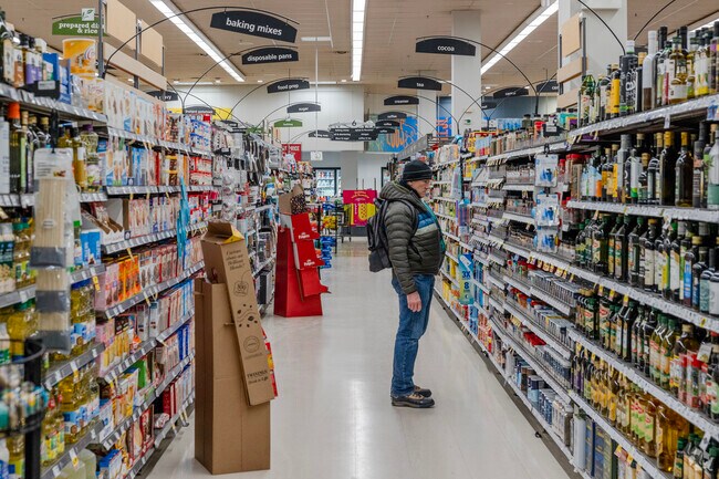 Sheridan Park residents find all their grocery needs at the local Marianos grocer.