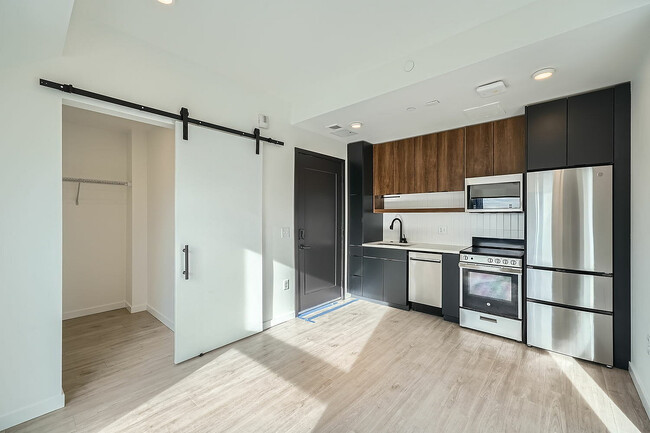 2059 19th St - Web Quality - 026 - 62 Apartment 1 1405