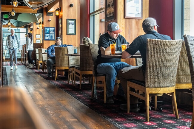 Dinning options in Newport range from the inexpensive to world class eateries.