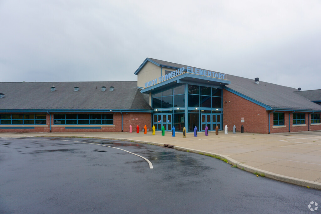 Union Township Elementary School provides education in the neighborhood of 
Hunterdon County