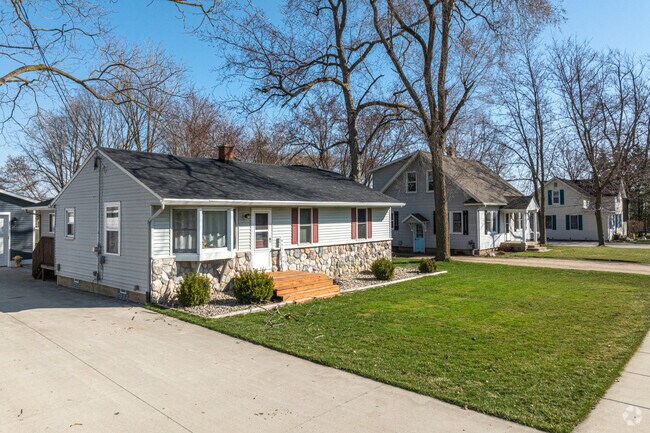 A variety of established homes can be found near Jamestown's central commercial area.