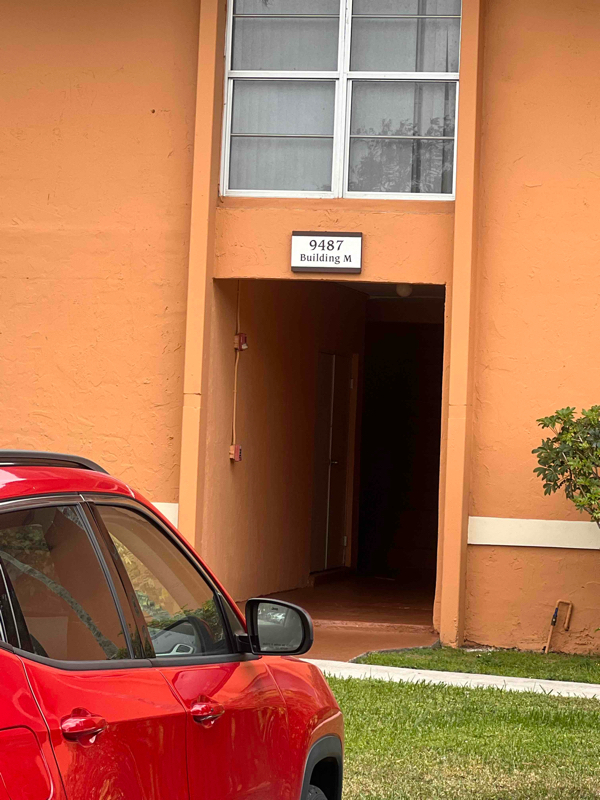 9487 SW 76th St, Miami, FL 33173