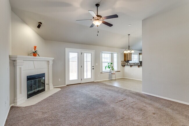 1308 Heathrow Way, Yukon, OK 73099 - photo 5
