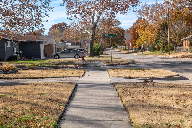Many homes in East Mt Vernon have sidewalks running through the front yards.