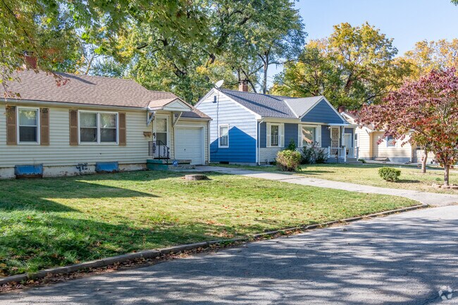 Large lawns surround homes located in the Swope Park Campus neighborhood.