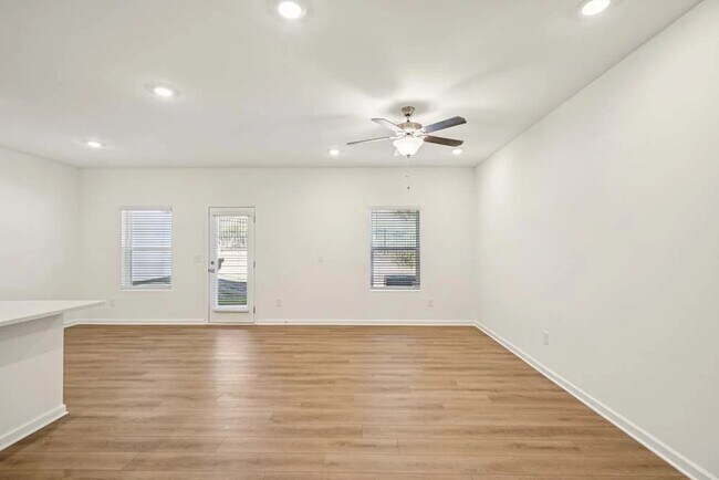 5329 Frontier Ct, Flowery Branch, GA 30542 - photo 6