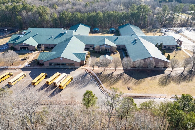 Southeast Middle School serves 640 students in grades 6-8.