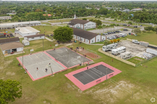 Students at Colonial Christian School in Homestead FL enjoy studying and have fun doing it.