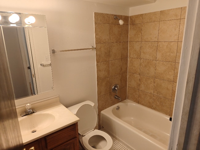 2208 W Nichols Rd unit C, Arlington Heights, IL 60004 - photo 7