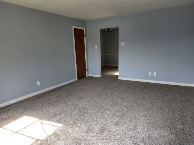 3131 Mozart Ave unit 4, Cincinnati, OH 45211 - photo 2