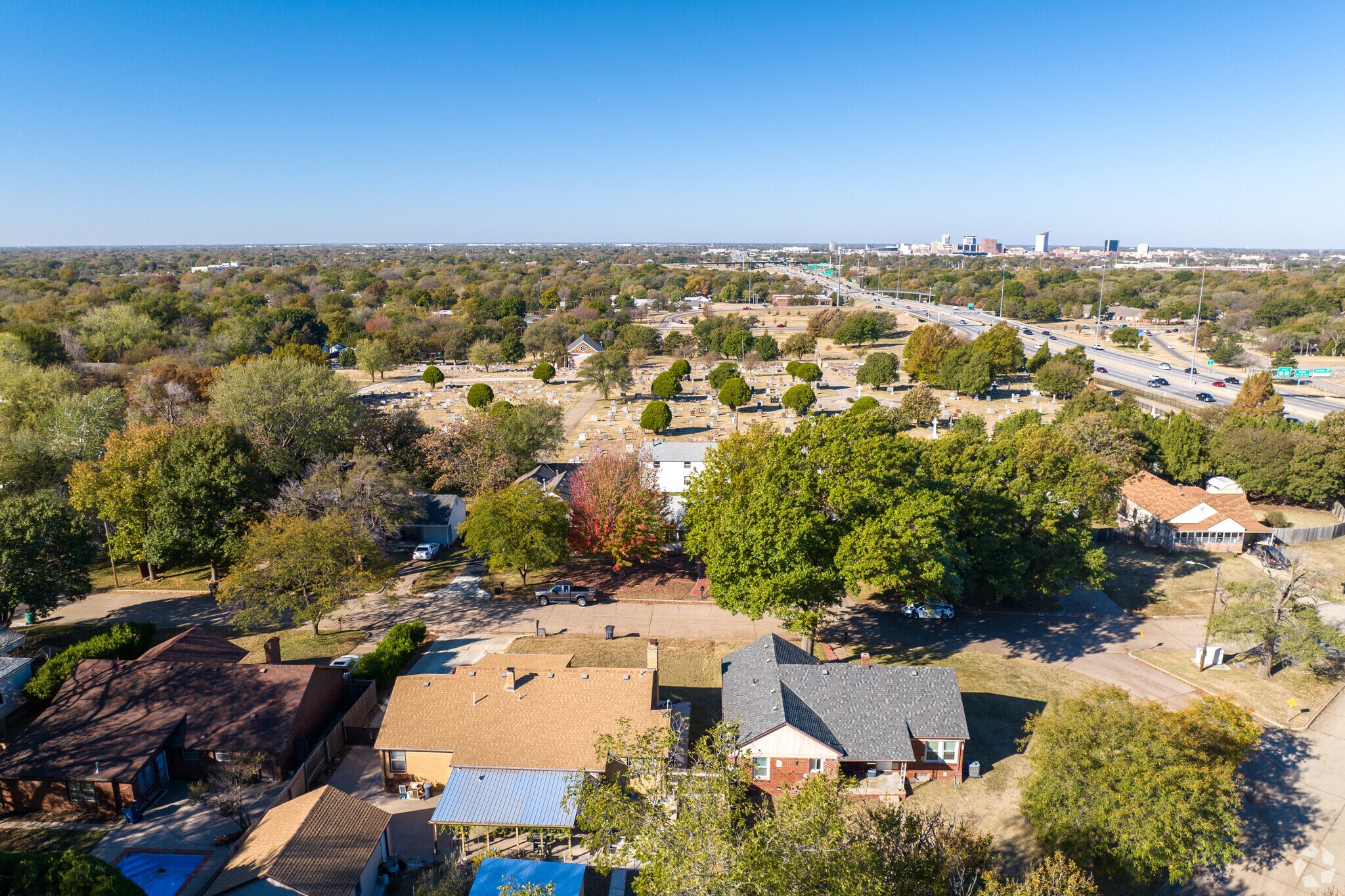 Longview boarders Kellogg Dr for easy access to many different areas in Wichita.