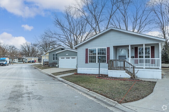 Willow Lake Estates features many manufactured homes built in the early 21st century.