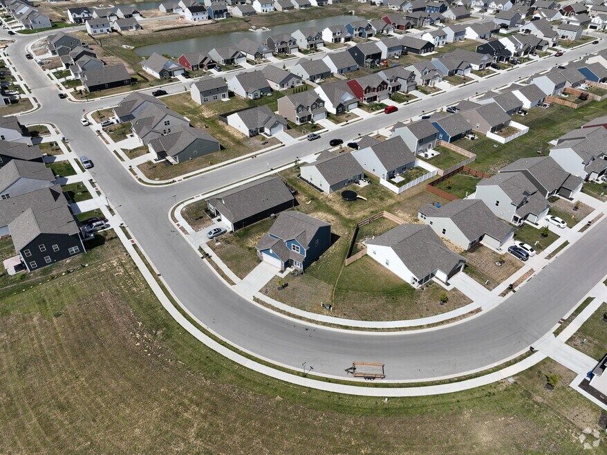 507 Redvine Dr, Sheridan, IN 46069 - photo 2