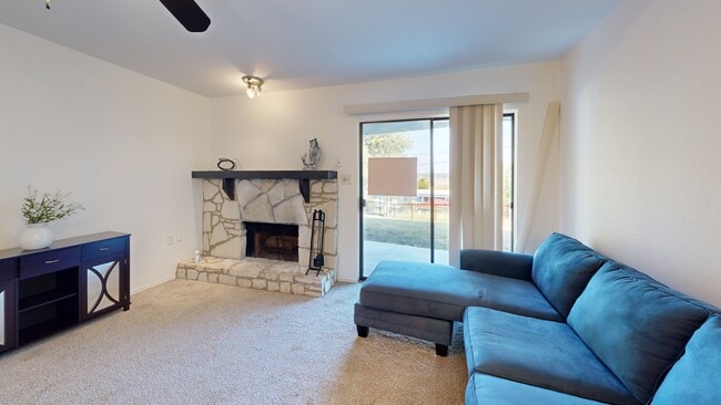 1559 Parkview Dr unit F4, Canyon Lake, TX 78133 - photo 2