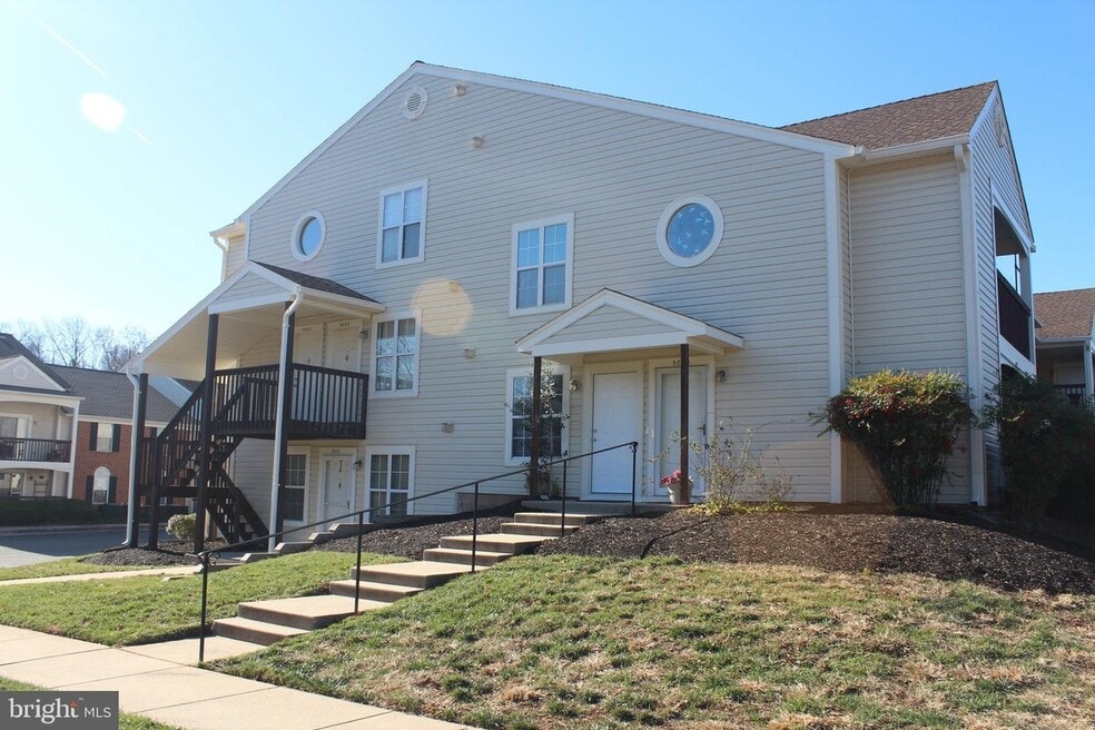 9266 Chapman Oak Dr, Manassas, VA 20110 - photo 1