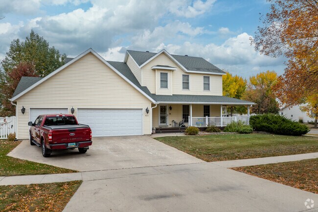 Large lots in Charleswood come with price tags up near 1 million, and come with vibrant yards.